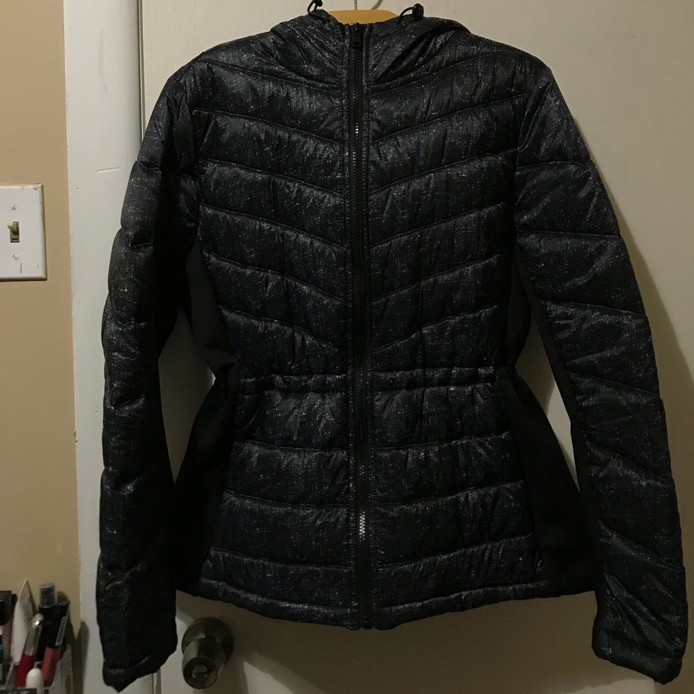 NWOT Guess Packable Lighweight Jacket!!!